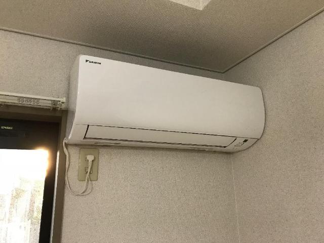 拡大写真:エヴァーグリーン 1階101のエアコン