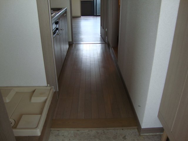 拡大写真:エヴァーグリーン 1階101の玄関