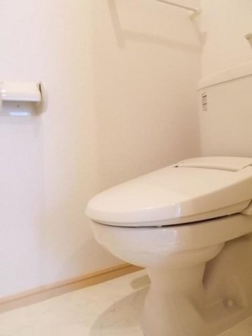 拡大写真:ヘレスブルク 1階101のトイレもきれいです