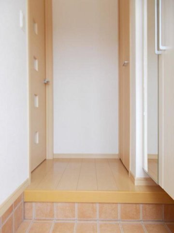 拡大写真:ヘレスブルク 1階101の毎日通る玄関はこちらです