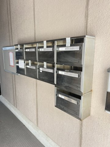 拡大写真:ソワサントUTRⅡ 2階202の集合ポスト