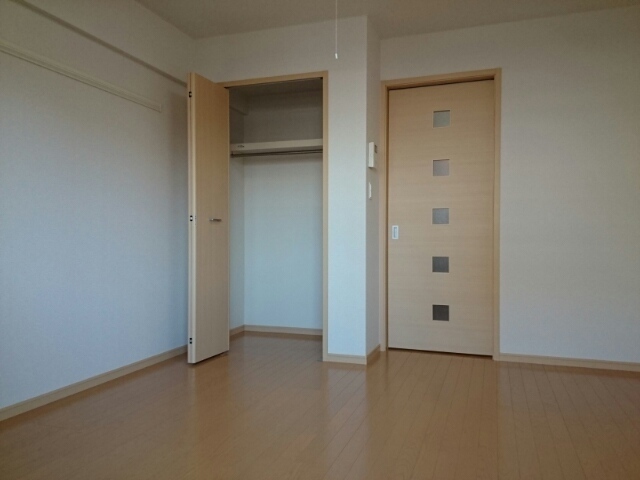 拡大写真:リバーコート浅香 2階203の内観