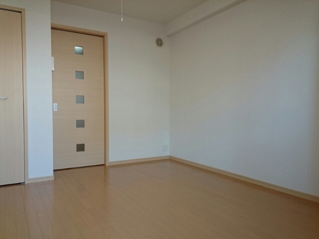 拡大写真:リバーコート浅香 2階203の内観