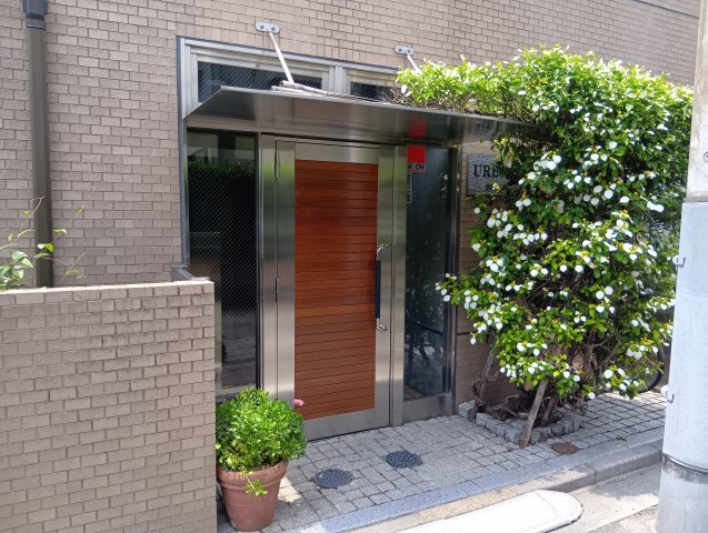 拡大写真:世田谷区三軒茶屋1丁目 2階202のエントランス
