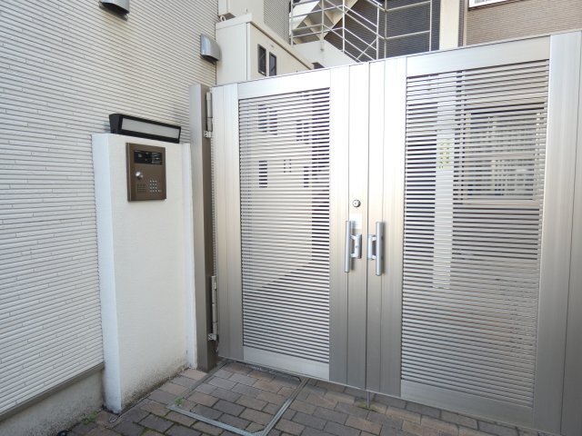 拡大写真:目黒区駒場1丁目 3階303のエントランス
