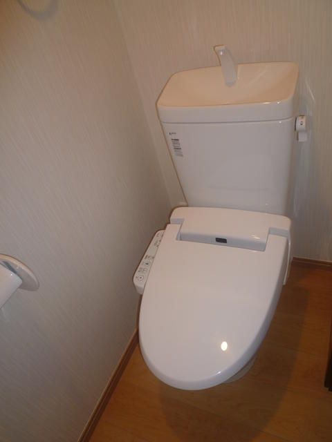 拡大写真:目黒区駒場1丁目 3階303のトイレ