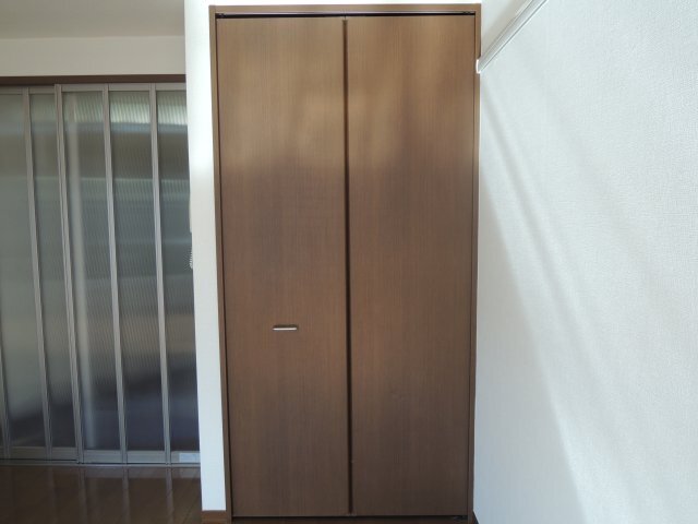 拡大写真:世田谷区松原2丁目 2階206の収納