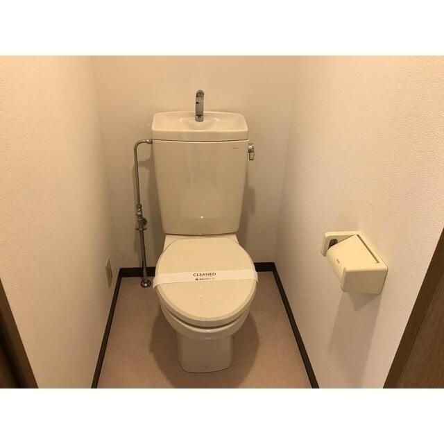 拡大写真:世田谷区三軒茶屋1丁目 3階301のトイレ