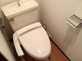 拡大写真:世田谷区三軒茶屋1丁目 3階302のトイレ