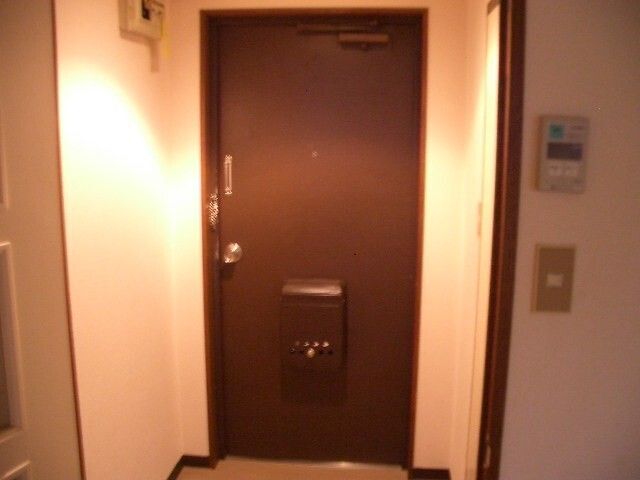 拡大写真:世田谷区三軒茶屋1丁目 3階302の玄関