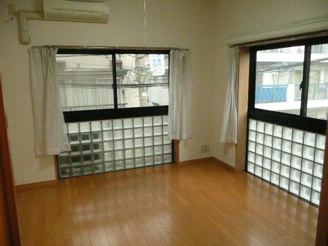 拡大写真:世田谷区三軒茶屋1丁目 2階202の居間