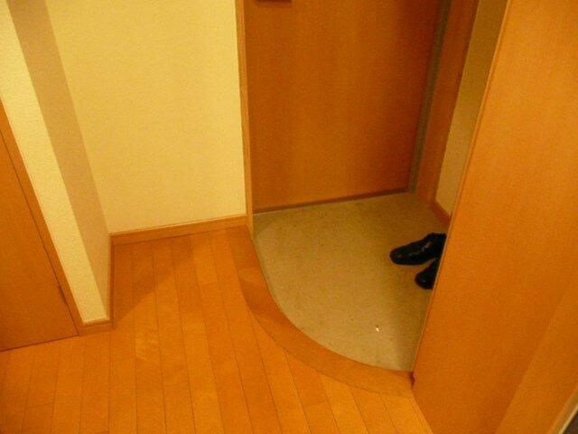 拡大写真:世田谷区三軒茶屋1丁目 2階202の玄関