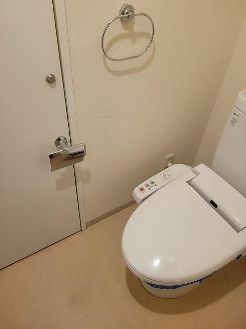 拡大写真:世田谷区玉川4丁目 4階401のトイレ