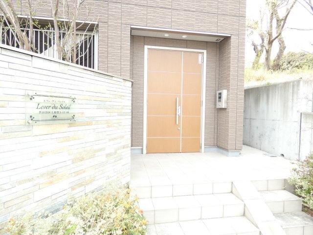 拡大写真:世田谷区上用賀3丁目 2階201のエントランス