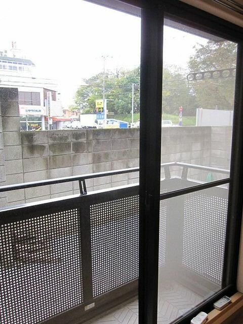 拡大写真:世田谷区上用賀1丁目 1階102のバルコニー