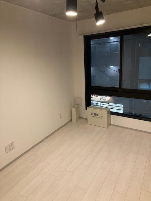 拡大写真:世田谷区弦巻4丁目 4階302の居間