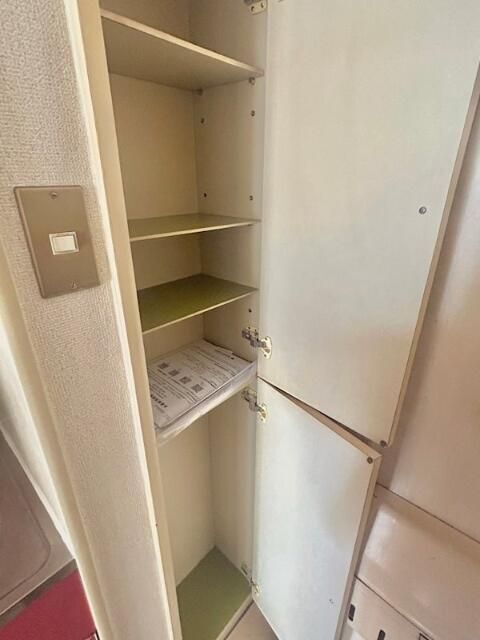 拡大写真:世田谷区三軒茶屋2丁目 4階405の収納