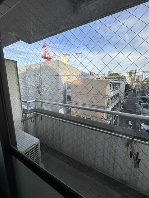 拡大写真:世田谷区三軒茶屋2丁目 4階403のバルコニー