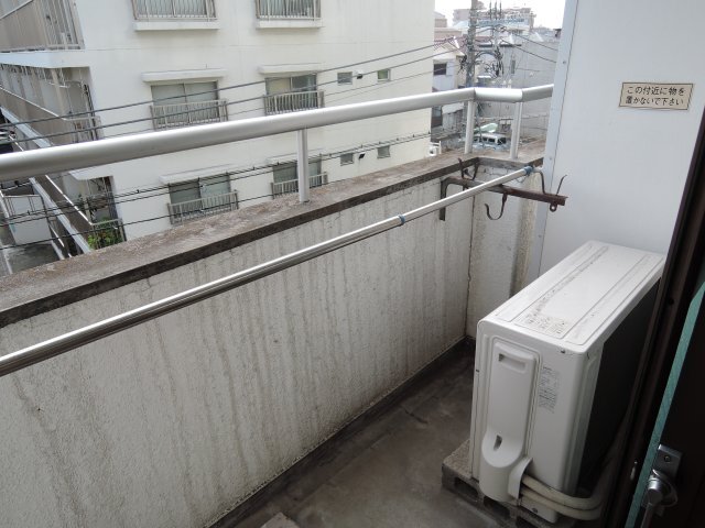 拡大写真:世田谷区三軒茶屋2丁目 4階403のバルコニー