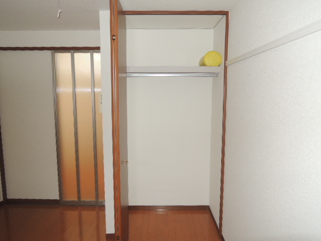 拡大写真:世田谷区弦巻3丁目 2階204の収納