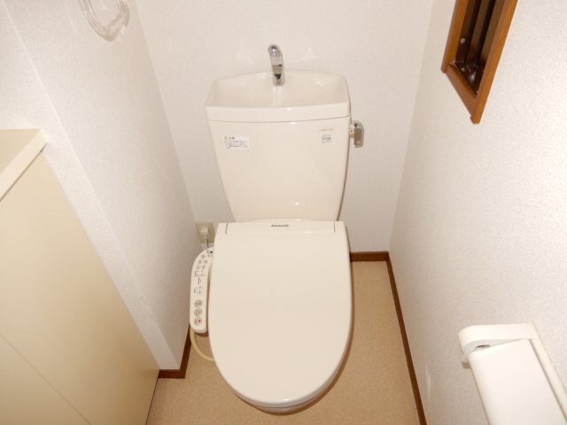 拡大写真:世田谷区喜多見8丁目 3階301のトイレ