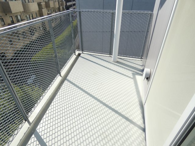 拡大写真：世田谷区砧４丁目 3階301のバルコニー