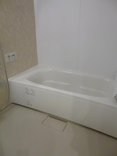 拡大写真:世田谷区上用賀3丁目 2階201の風呂