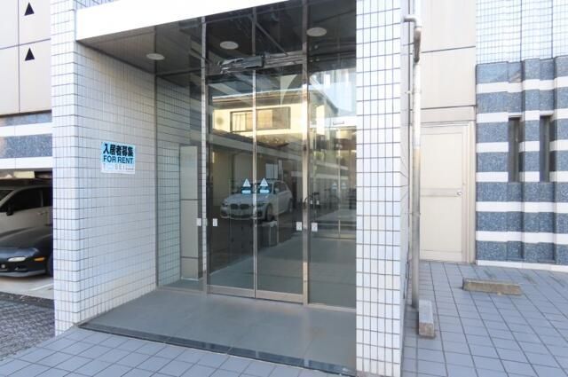 拡大写真:狛江市猪方3丁目 2階206のエントランス