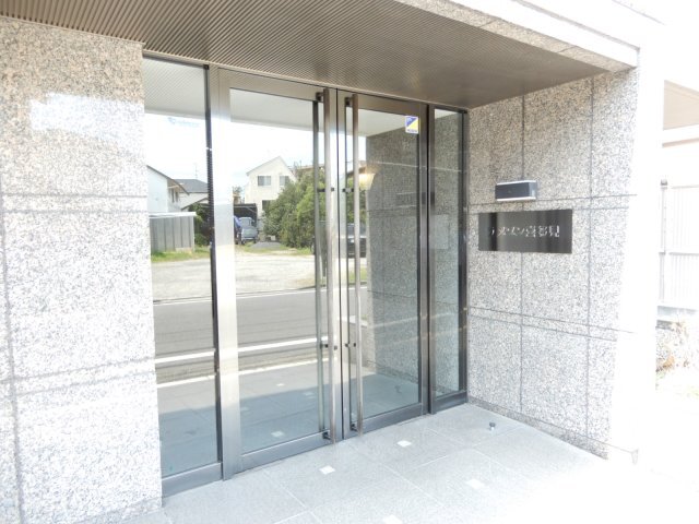 拡大写真：狛江市岩戸北４丁目 2階208のエントランス