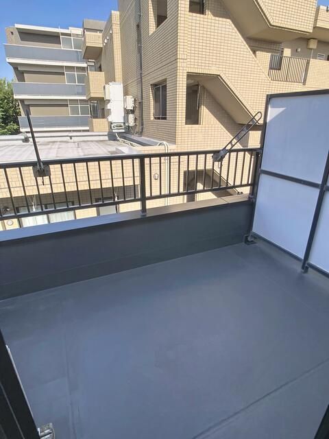 拡大写真：世田谷区千歳台６丁目 3階305のバルコニー