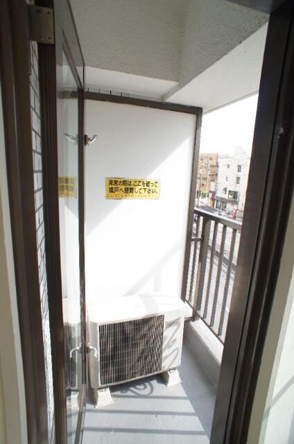 拡大写真:世田谷区大原1丁目 4階B402のバルコニー