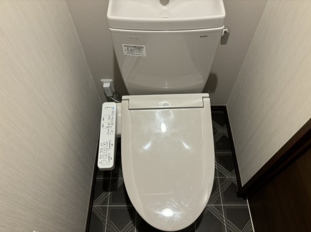 拡大写真:世田谷区羽根木2丁目 2階202のトイレ