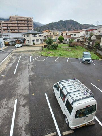 拡大写真:ボンヌール 1階103の駐車場があるので、車を買う予定の方も安心です