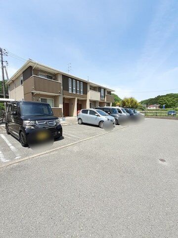 拡大写真:セレッソ 2階202の駐車場に車を止められます