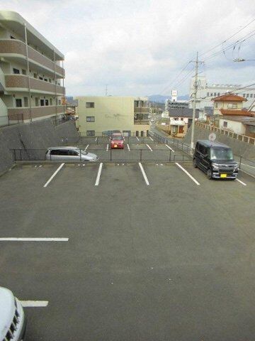 拡大写真:若山ガーデンヒル A棟 3階304の駐車スペースもあります