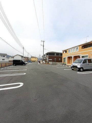 拡大写真:ストーンズ三次yu Ⅳ 1階104の駐車場があります