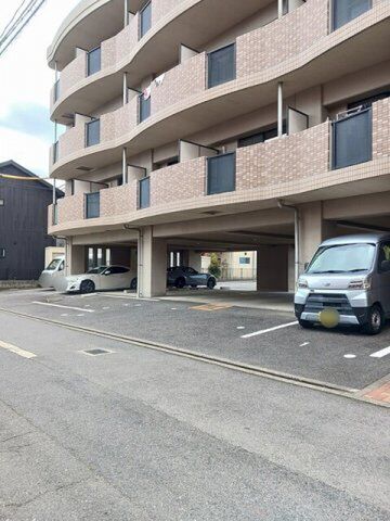 拡大写真:カーサ・デ・ナカスジ 4階405の駐車場です