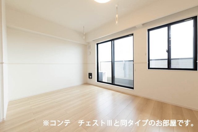 拡大写真:中筋1丁目アパート 3階303のおしゃれな居間です
