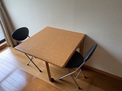 拡大写真:レオパレスサン宮島 2階201の机・椅子備え付け
