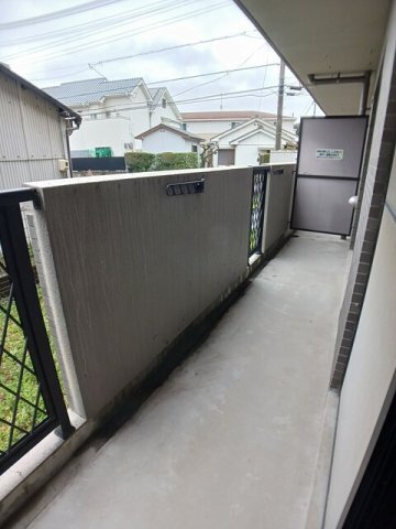 拡大写真:ボンヌール 1階103の広々としたバルコニーです