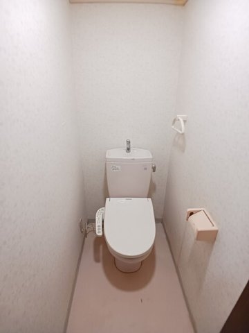 拡大写真:ボンヌール 1階103の落ち着いたトイレです