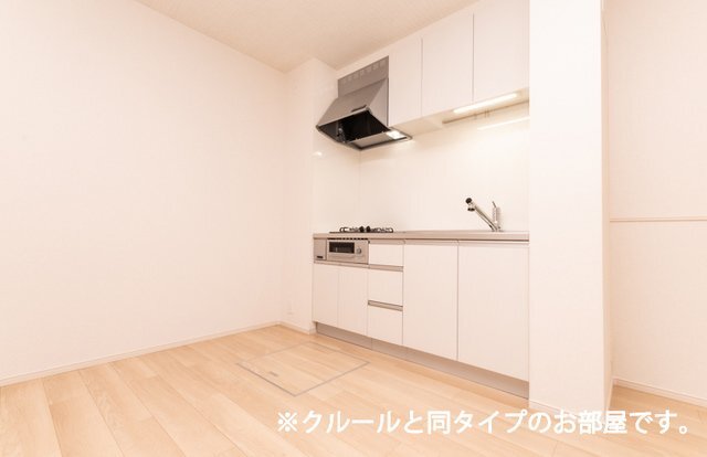 拡大写真:エスティタート ブリランテ 1階102のお料理しやすいキッチンです