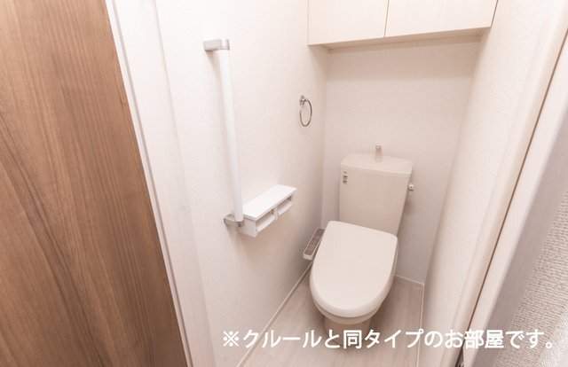 拡大写真:エスティタート ブリランテ 1階102のシンプルで使いやすいトイレです