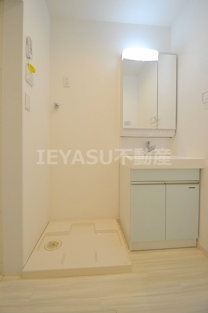 拡大写真：Regalest　Laulea　草津　2 3階302の洗面所