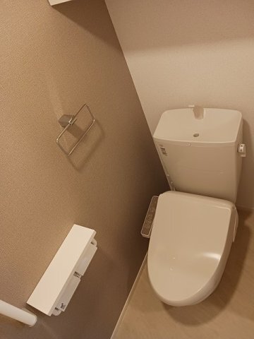 拡大写真:サニーガーデンY 1階102のトイレもきれいです