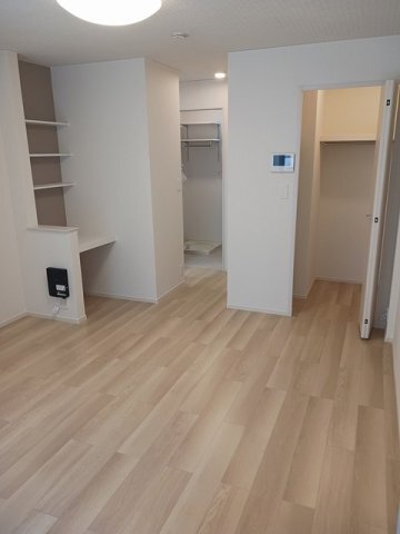 拡大写真:サニーガーデンY 1階102のゆったり過ごせるリビングです