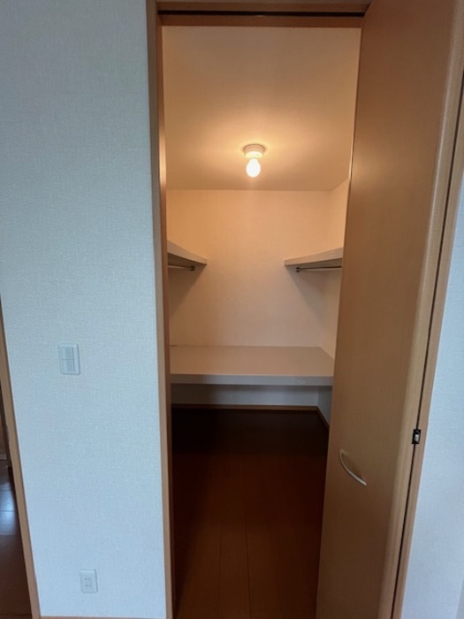 拡大写真:ドルフ南観音 3階302の参考写真