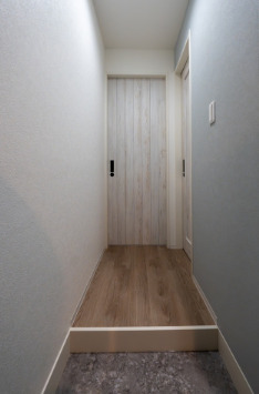 拡大写真:Lien草津浜町 2階204の玄関