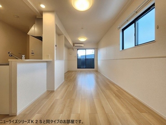 拡大写真:環(たまき) 2階201のおしゃれな居間です