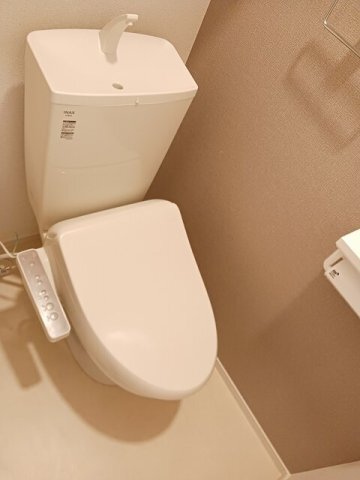 拡大写真:サングレイス 1階102のトイレもきれいです